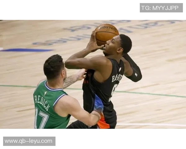 哈克斯替补登场26分钟高效表现14投9中斩获21分3篮板2助攻