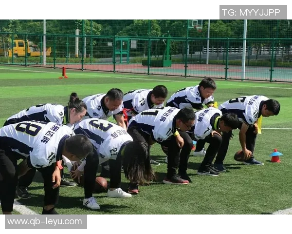 快船全队团建活动共赏橄榄球比赛并拍摄合影留念欢乐时光