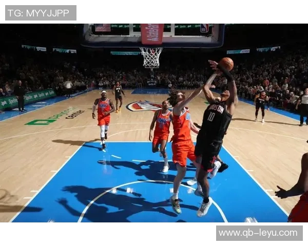 火箭队训练氛围愉快亚当斯谢泼德申京欢声笑语共度时光